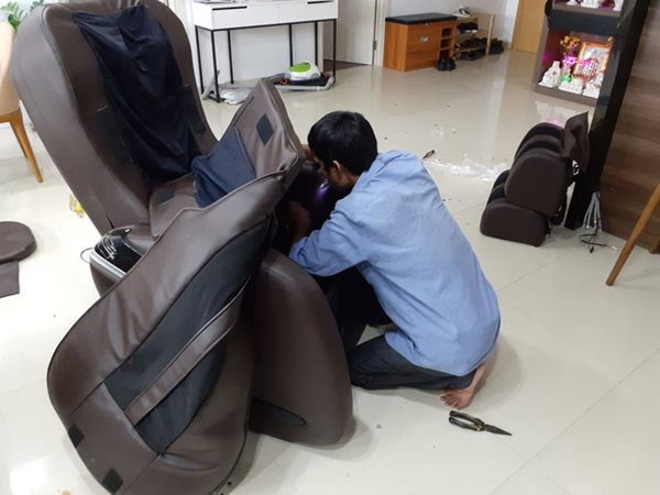 Nên chọn dịch vụ sửa ghế massage nào