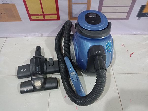 Thanh lý máy hút bụi cũ