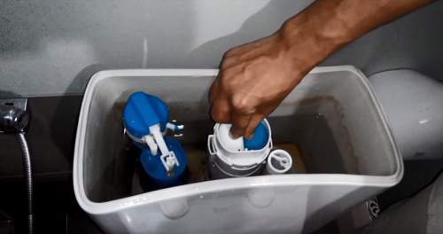 Những lỗi thường gặp khi sử dụng bồn cầu thông minh và cách khắc phục